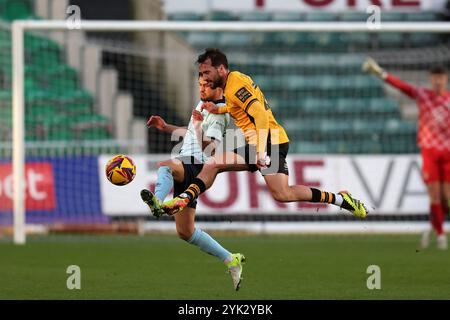 Newport, Royaume-Uni. 16 novembre 2024. Aaron Wildig du comté de Newport (24) en action. EFL football League Two match, Newport County v Grimsby Town au Rodney Parade à Newport, pays de Galles, samedi 16 novembre 2024. Cette image ne peut être utilisée qu'à des fins éditoriales. Usage éditorial exclusif, photo d'Andrew Orchard/Alamy Live News Banque D'Images