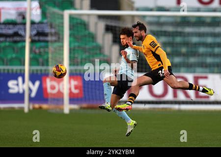 Newport, Royaume-Uni. 16 novembre 2024. Aaron Wildig du comté de Newport (24) en action. EFL football League Two match, Newport County v Grimsby Town au Rodney Parade à Newport, pays de Galles, samedi 16 novembre 2024. Cette image ne peut être utilisée qu'à des fins éditoriales. Usage éditorial exclusif, photo d'Andrew Orchard/Alamy Live News Banque D'Images