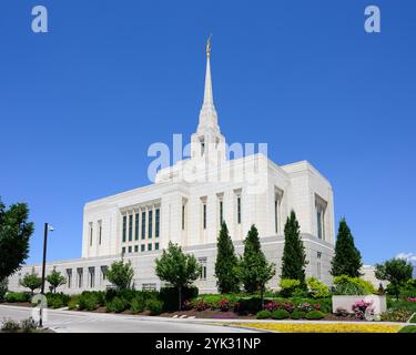 Ogden, UT, États-Unis - 10 juin 2024 ; Ogden Utah Temple de l'Église de Jésus-Christ des Saints des derniers jours avec ciel bleu Banque D'Images