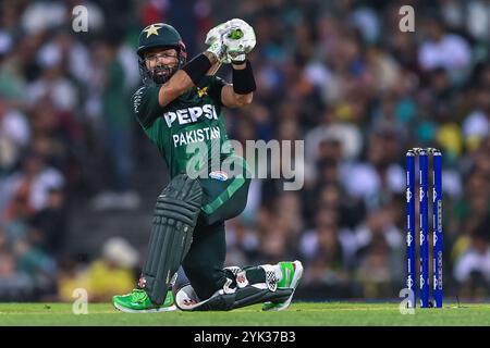 Sydney, Australie. 16 novembre 2024. Mohammad Rizwan, du Pakistan, en action lors du deuxième match T20I masculin entre l'Australie et le Pakistan au Sydney Cricket Ground. L'Australie a remporté le deuxième match T20I contre le Pakistan en 13 courses au Sydney Cricket Ground. L'Australie mène la série T20 2-0 avec le dernier match T20 qui se jouera le 18 novembre au Bellerive Oval en Tasmanie. Australie : 147/9 (20 overs), Paklistan : 134/10 (19,4 overs). (Photo de Ayush Kumar/SOPA images/SIPA USA) crédit : SIPA USA/Alamy Live News Banque D'Images