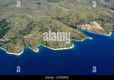 Vue aérienne de la zone autour de Milna, île de Brac, Croatie, Europe du Sud-est Banque D'Images