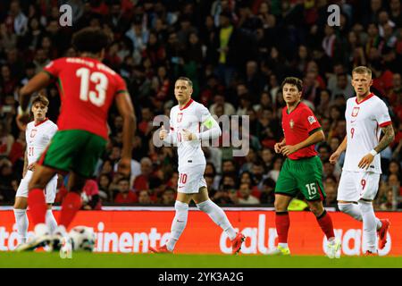 Piotr Zielinski, Joao Neves, Mateusz Bogusz vus lors du match de l'UEFA Nations League entre les équipes nationales du Portugal et de Pologne à l'Estadio do Dragao Banque D'Images