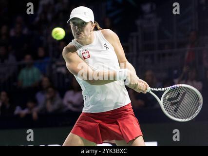 16 novembre 2024 ; Palacio de Deportes Jose Maria Martin Carpena Arena, Malaga, Espagne ; finale de la Coupe Billie Jean King, jour 4 ; IgA Swiatek (POL) contre Linda Noskova (CZE) Banque D'Images