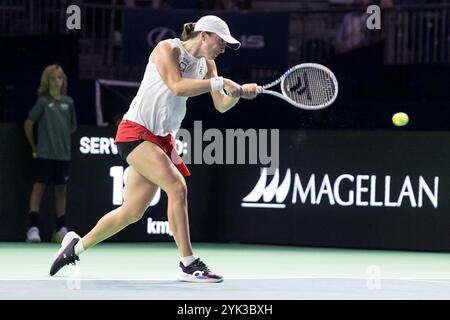 16 novembre 2024 ; Palacio de Deportes Jose Maria Martin Carpena Arena, Malaga, Espagne ; finale de la Coupe Billie Jean King, jour 4 ; IgA Swiatek (POL) contre Linda Noskova (CZE) Banque D'Images