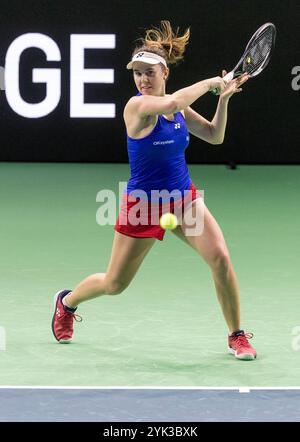 16 novembre 2024 ; Palacio de Deportes Jose Maria Martin Carpena Arena, Malaga, Espagne ; finale de la Coupe Billie Jean King, jour 4 ; Linda Noskova (CZE) contre IgA Swiatek (POL) Banque D'Images