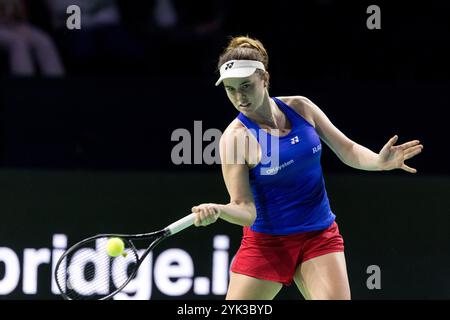 16 novembre 2024 ; Palacio de Deportes Jose Maria Martin Carpena Arena, Malaga, Espagne ; finale de la Coupe Billie Jean King, jour 4 ; Linda Noskova (CZE) contre IgA Swiatek (POL) Banque D'Images