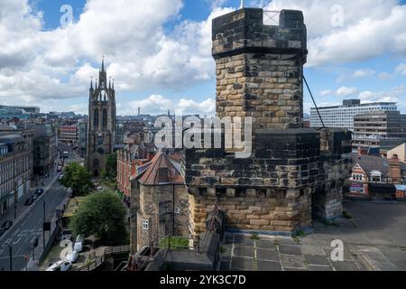 Le donjon du château de Newcastle dans le centre-ville sont tout ce qui reste d'une fortification médiévale qui a donné à la ville son nom. Banque D'Images