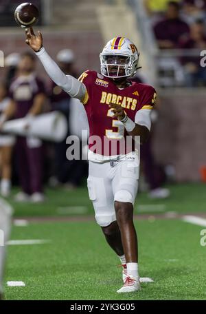 San Marcos, Texas, États-Unis. 16 novembre 2024. Le quarterback Jordan McCloud (3) des Bobcats du Texas State passe lors d'un match de football universitaire entre les Southern Miss Golden Eagles et les Bobcats du Texas State au stade UFCU à San Marcos, Texas. Bobby McDuffie/CSM/Alamy Live News Banque D'Images