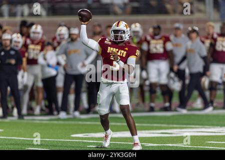 San Marcos, Texas, États-Unis. 16 novembre 2024. Jordan McCloud (3), quarterback des Bobcats du Texas State, se prépare à passer lors d'un match de football universitaire entre les Southern Miss Golden Eagles et les Bobcats du Texas State au stade UFCU à San Marcos, Texas. Bobby McDuffie/CSM/Alamy Live News Banque D'Images