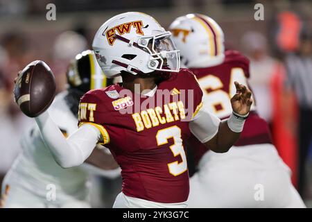 San Marcos, Texas, États-Unis. 16 novembre 2024. Jordan McCloud (3), quarterback des Bobcats du Texas State, se prépare à passer lors d'un match de football universitaire entre les Southern Miss Golden Eagles et les Bobcats du Texas State au stade UFCU à San Marcos, Texas. Bobby McDuffie/CSM/Alamy Live News Banque D'Images