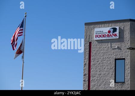 La Central Pennsylvania Food Bank est une organisation à but non lucratif engagée à éradiquer la faim dans 27 comtés du centre de la Pennsylvanie. En travaillant avec plus de 1 130 organismes et programmes locaux, ils servent plus de 253 000 personnes dans le besoin chaque mois par le biais de leurs deux centres Healthy Food, situés à Harrisburg et Williamsport. (Photo USDA de Christophe Paul) Banque D'Images