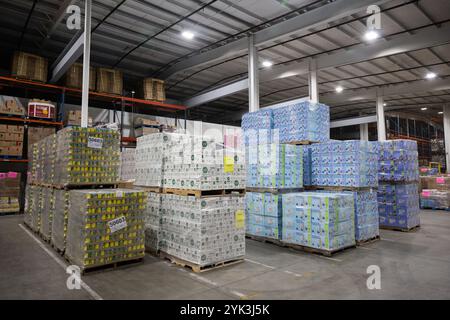 La Central Pennsylvania Food Bank est une organisation à but non lucratif engagée à éradiquer la faim dans 27 comtés du centre de la Pennsylvanie. En travaillant avec plus de 1 130 organismes et programmes locaux, ils servent plus de 253 000 personnes dans le besoin chaque mois par le biais de leurs deux centres Healthy Food, situés à Harrisburg et Williamsport. (Photo USDA de Christophe Paul) Banque D'Images