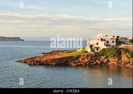 Villas de vacances à Platges de Fornells, station balnéaire, Minorque, Îles Baléares, Espagne, Europe Banque D'Images