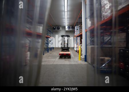 La Central Pennsylvania Food Bank est une organisation à but non lucratif engagée à éradiquer la faim dans 27 comtés du centre de la Pennsylvanie. En travaillant avec plus de 1 130 organismes et programmes locaux, ils servent plus de 253 000 personnes dans le besoin chaque mois par le biais de leurs deux centres Healthy Food, situés à Harrisburg et Williamsport. (Photo USDA de Christophe Paul) Banque D'Images