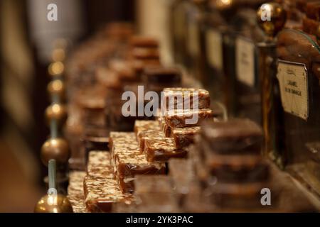 Gourmandises sucrées dans une boutique aux Baux de Provence, Provence-Alpes-Côte d&#39;Azur, France Banque D'Images