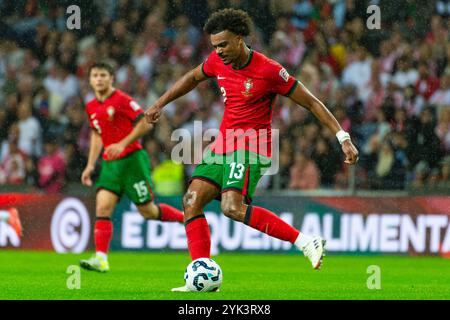 Porto, Portugal. 15 novembre 2024. Renato Veiga du Portugal lors de la Ligue des Nations de l'UEFA, phase de Ligue, match de football de la cinquième journée entre le Portugal et la Pologne le 15 novembre 2024 à Estádio do Dragão à Porto, Portugal - photo Jose Salgueiro/DPPI crédit : DPPI Media/Alamy Live News Banque D'Images