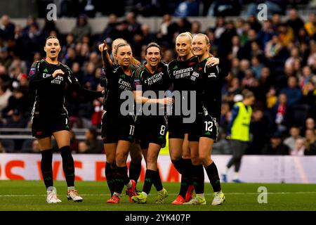 L'attaquante de l'Arsenal, Stina Blackstenius, célèbre pour marquer le troisième but de son équipe lors du match de Super League féminin de Barclays«entre Tottenham Hotspur et Banque D'Images