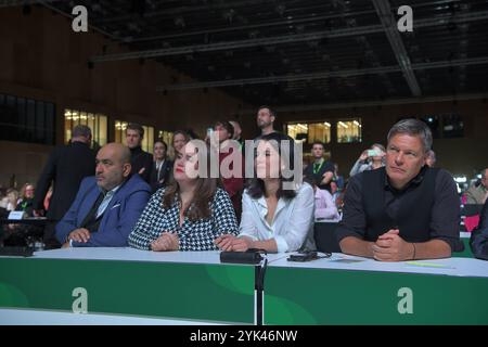 Deutschland, Wiesbaden, 16.11.2024 50. Bundesdelegiertenkonferenz von Buendnis 90/Die Gruenen Foto : v.l.n.r. : Omid Nouripour , Ricarda Lang, Annalena Baerbock und Robert Habeck CSU-Parteitag *** Allemagne, Wiesbaden, 16 11 2024 50 Conférence fédérale de Buendnis 90 Die Gruenen photo de gauche à droite Omid Nouripour , Ricarda Lang, Annalena Baerbock et Robert Habeck Conférence du Parti CSU Banque D'Images