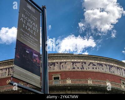 LONDRES, Royaume-Uni - 3 AOÛT 2013 : vue de l'enseigne à l'extérieur du Royal Albert Hall Banque D'Images