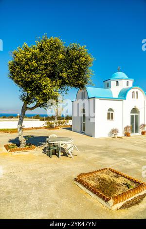 Sentiment de vacances dans le sud de la mer Égée sur la belle île grecque ensoleillée de Kos sur la plage de Limnionas et Kohilari - Grèce Banque D'Images