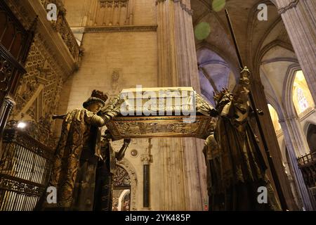 Tombe de Colomb dans la cathédrale de Séville, Andalousie, Espagne Banque D'Images