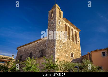 Église Sant Miquel de Ventalló un après-midi d'automne (Alt Empordà, Gérone, Catalogne, Espagne) ESP Iglesia de Sant Miquel de Ventalló, Gérone España Banque D'Images