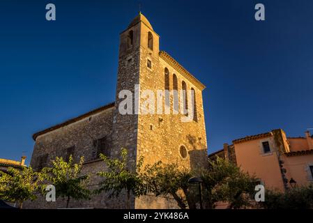 Église Sant Miquel de Ventalló un après-midi d'automne (Alt Empordà, Gérone, Catalogne, Espagne) ESP Iglesia de Sant Miquel de Ventalló, Gérone España Banque D'Images