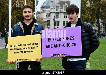 Manifestation contre l'introduction de zones tampons pour l'avortement, Parliament Square, Westminster, Londres, Royaume-Uni Banque D'Images