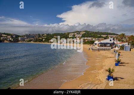 Platja de Sant Pol plage, à S'Agaró, sur la Costa Brava (Baix Empordà, Gérone, Catalogne, Espagne) ESP Playa de Sant Pol, en S'Agaró, en la Costa Brava Banque D'Images