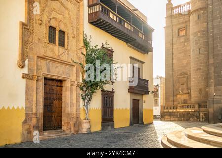 Façade sculptée en pierre ornée de la maison Casa del Colon, Las Palmas de Gran Canaria, Espagne Banque D'Images