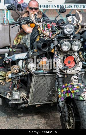 Des milliers de motards ont pris la route pour leur événement annuel « London to Brighton Burn Up ». Ils sont partis de l'Ace Cafe à Londres et sont descendus sur le front de mer de Brighton où des motos de tous les temps et de tous les styles étaient exposés Banque D'Images