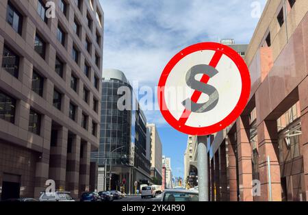 Aucun panneau de signalisation d'arrêt dans le centre-ville de Cape Town. Cercle rouge avec une barre oblique au-dessus de la lettre S, l'arrêt n'est pas autorisé Banque D'Images