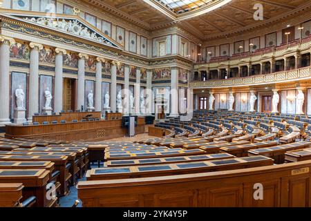 VIENNE, AUTRICHE - 29 AOÛT 2024 : L'ancienne Chambre des représentants dans le bâtiment du Parlement autrichien. Banque D'Images