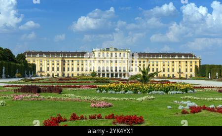 VIENNE, AUTRICHE - 30 AOÛT 2024 : Palais Schonbrunn à Vienne. L'un des monuments les plus importants d'Autriche. Banque D'Images