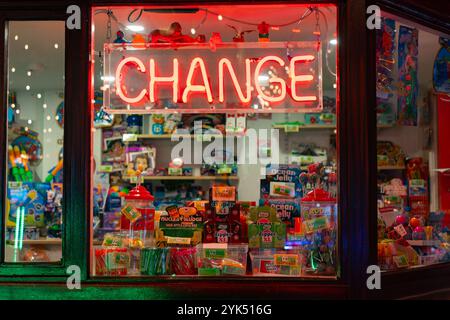 Le bureau de change dans l'arcade sur Central Pier à Blackpool, Lancashire Banque D'Images