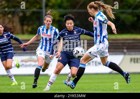 Heerenveen, pays-Bas. 17 novembre 2024. HEERENVEEN, PAYS-BAS - 17 NOVEMBRE : Chinatsu Kira de Telstar court avec le ballon lors du match Eredivisie féminin d'Azerion entre SC Heerenveen et Telstar au Sportpark Skoatterwâld le 17 novembre 2024 à Heerenveen, pays-Bas. (Photo de Pieter van der Woude/Orange Pictures) crédit : Orange pics BV/Alamy Live News Banque D'Images