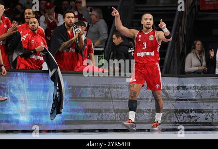 Carsen Edwards (FC Bayern Basketball, #3) jubelt. GER, FC Bayern Basketball v. Telekom Baskets Bonn, Basketball, 1.Bundesliga, saison 2024/2025, 17.11.2024, Foto : Eibner-Pressefoto/Marcel Engelbrecht Banque D'Images