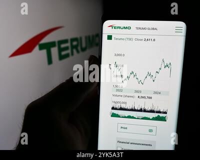 Allemagne. 13 août 2024. Dans cette illustration photo, un smartphone est affiché avec la page Web de la société japonaise de matériel médical Terumo Corporation devant le logo. (Crédit image : © timon Schneider/SOPA images via ZUMA Press Wire) USAGE ÉDITORIAL SEULEMENT ! Non destiné à UN USAGE commercial ! Banque D'Images