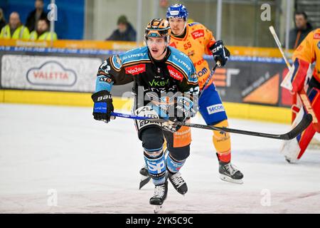 Linz, Autriche. 17 novembre 2024. LINZ, AUTRICHE - 17 NOVEMBRE : Patrick Soellinger de Steinbach Black Wings Linz lors du match de la Ligue de hockey SUR GLACE DE 2 jours entre Steinbach Black Wings Linz et Migross Supermercati Asiago Hockey à Linz AG Eisarena le 17 novembre 2024 à Linz, Autriche.241117 SEPA 20 049 - 20241117 PD5486 crédit : APA-PictureDesk/Alamy Live News Banque D'Images