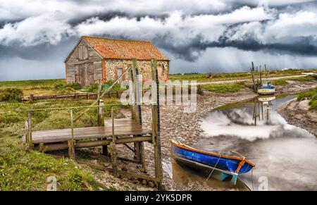 Thornham Old Harbour, y compris Holme Dunes et Old Coal Barn, Thornham, North Norfolk, Norfolk, Angleterre, ROYAUME-UNI Banque D'Images