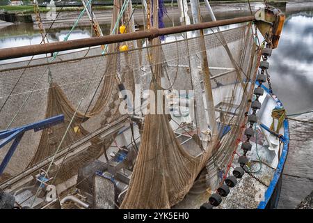 Détail des filets de pêche commerciaux sur le bateau de pêche Portunus - LN91 - King's Lynn Fishing Vessel, King's Lynn, Norfolk, Angleterre, Royaume-Uni Banque D'Images