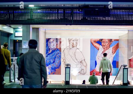 Claudette Johnson, nommée au Prix Artist & Turner 2024, a lancé une nouvelle murale à la station de métro Brixton. C'est sa première œuvre d'art publique. Banque D'Images