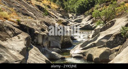 Piscine naturelle de Los Pilones, réserve naturelle de Garganta de los Infiernos, Valle del Jerte, biens d'intérêt culturel espagnols, Caceres, Estrémadure, Espagne Banque D'Images