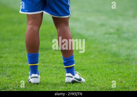 SHENYANG, CHINE - 10 AOÛT : les jambes de Ronaldinho vues pendant les échauffements de l'équipe avant un match entre le Brésil et la Nouvelle-Zélande lors du tournoi de football des Jeux Olympiques de Beijing 10 août 2008 au stade du Centre sportif olympique de Shenyang à Shenyang, en Chine. Usage éditorial exclusif. (Photographie de Jonathan Paul Larsen / Diadem images) Banque D'Images