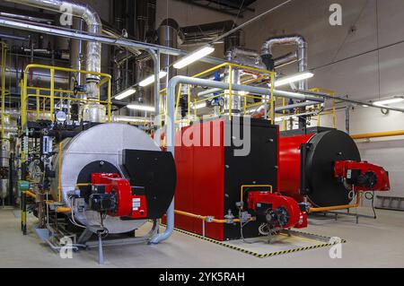 Chaudières gaz gaz en chaufferie pour la production de vapeur Banque D'Images