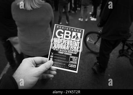 Photographie © Jamie Callister. Des milliers de personnes descendent sur Londres pour assister à une marche pro-nationaliste contre le gouvernement travailliste de Keir Starmer. Place du Parlement Banque D'Images