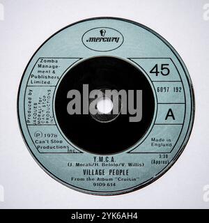 Label central de la version single de sept pouces de YMCA par The Village People, qui est sortie en 1978 Banque D'Images