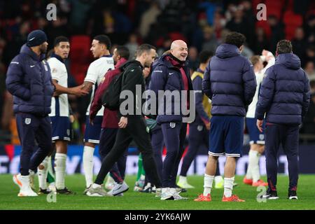 LONDRES, Royaume-Uni - 17 novembre 2024 : Lee Carsley, entraîneur-chef intérimaire de l'Angleterre, célèbre le match de l'UEFA Nations League entre l'Angleterre et la République d'Irlande au stade de Wembley (crédit : Craig Mercer/ Alamy Live News) Banque D'Images