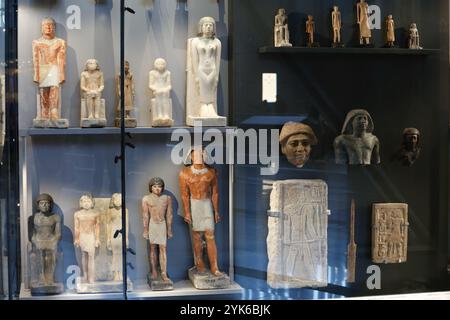 Figurines exposées dans le Grand Musée égyptien récemment ouvert. Banque D'Images