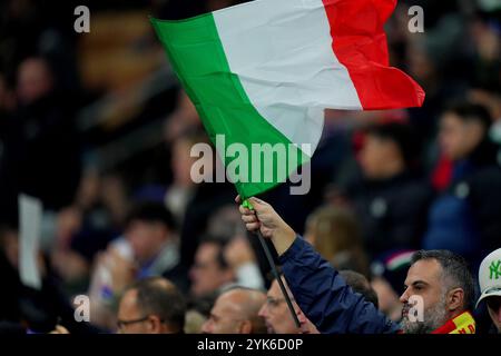 Milan, Italie. 17 novembre 2024. Les supporters italiens lors du match de football de l'UEFA Nations League entre l'Italie et la France au stade San Siro de Milan, dans le nord de l'Italie - dimanche 17 novembre 2024. Sport - Soccer . (Photo de Spada/LaPresse) crédit : LaPresse/Alamy Live News Banque D'Images